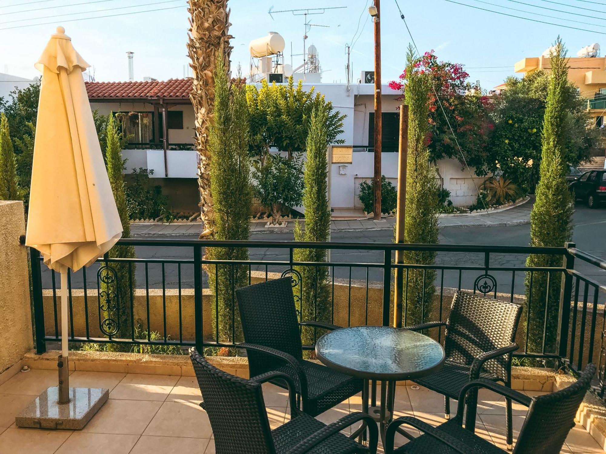 Charalambous Apartment Paphos Rum bild